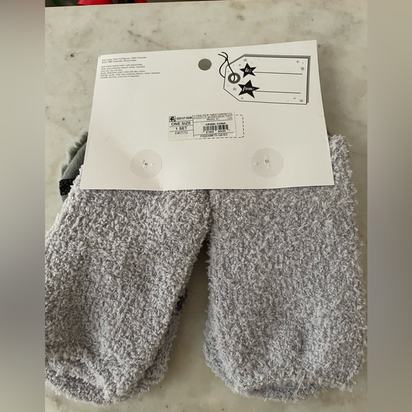 NWT - Penguin Fuzzy Sleep Eyemask and Fuzzy Sock Set (one-size) - Picture 2 of 3